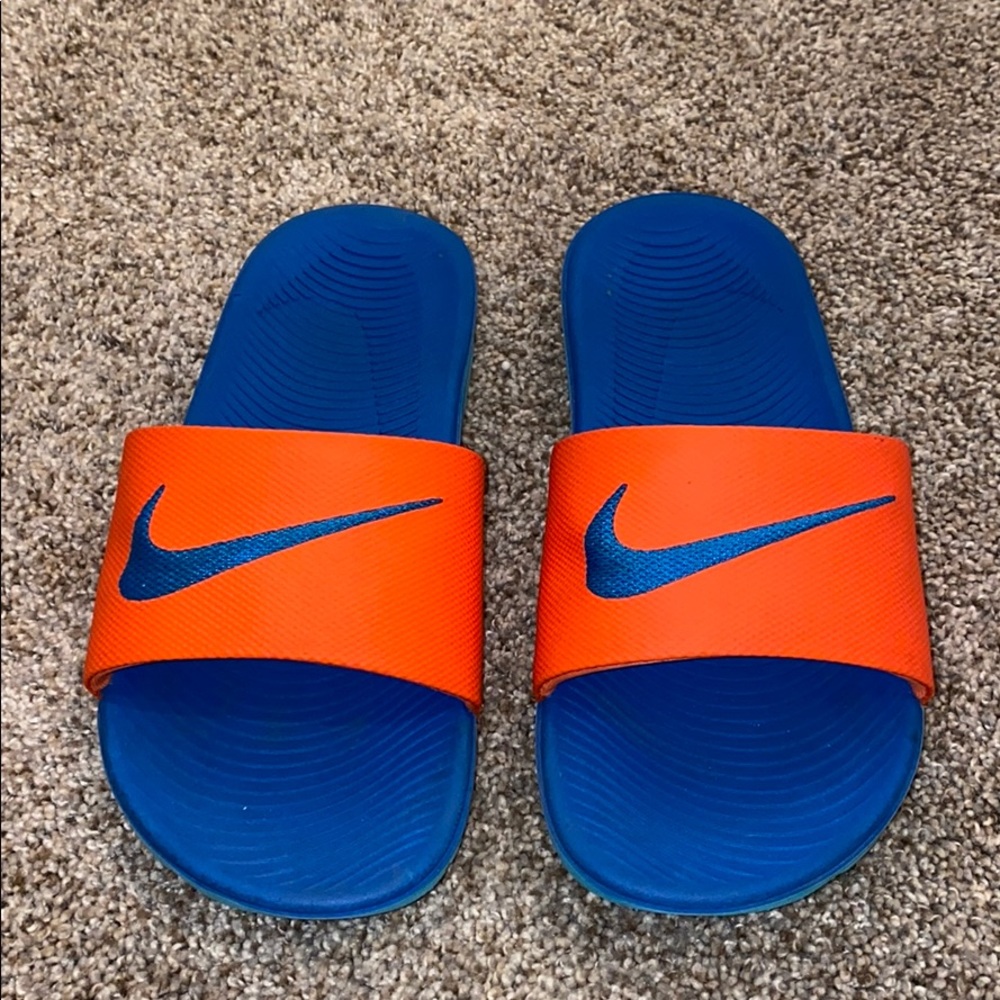 Kids Nike slides size 4Y